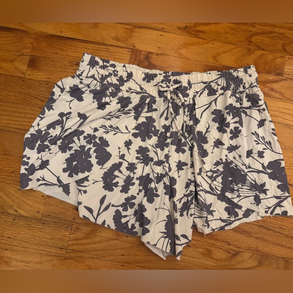 CALIA by Carrie Underwood Swim Collection Mid Rise Flutter Shorts Size S - Picture 4 of 5